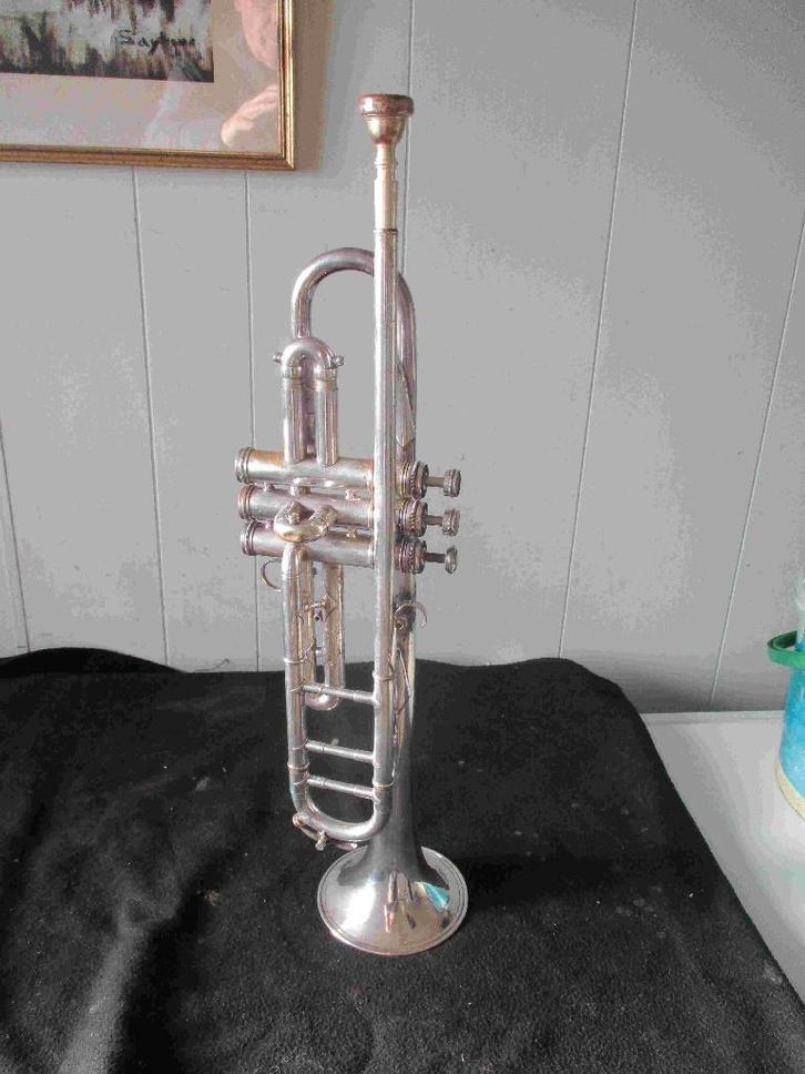 Trompet Couesnon, Muziek en Instrumenten, Blaasinstrumenten | Trompetten, Gebruikt, Overige typen, Met koffer, Ophalen of Verzenden