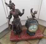 ANTIEKE FRANSE KLOK MET  BEELDEN- MOREAU-S.C.A.P.H CLUSES, Antiek en Kunst, Ophalen of Verzenden