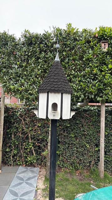 Duiventil en paal te koop beschikbaar voor biedingen