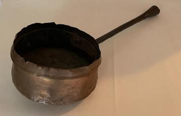 Oud/ Antiek koperen pannetje beschikbaar voor biedingen