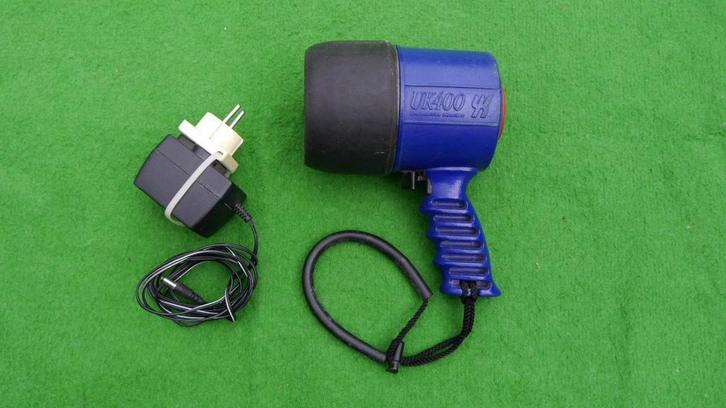 Duiklamp UK400 met lader - Accu defect., Watersport en Boten, Duiken, Gebruikt, Duiklamp, Ophalen of Verzenden