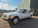 Mercedes-Benz 190  1986 Wit, Achterwielaandrijving, Beige, 4 cilinders, Wit