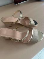 Elegante gouden hakken, Kleding | Dames, Schoenen, Ophalen of Verzenden, Zo goed als nieuw, Geel, Pumps