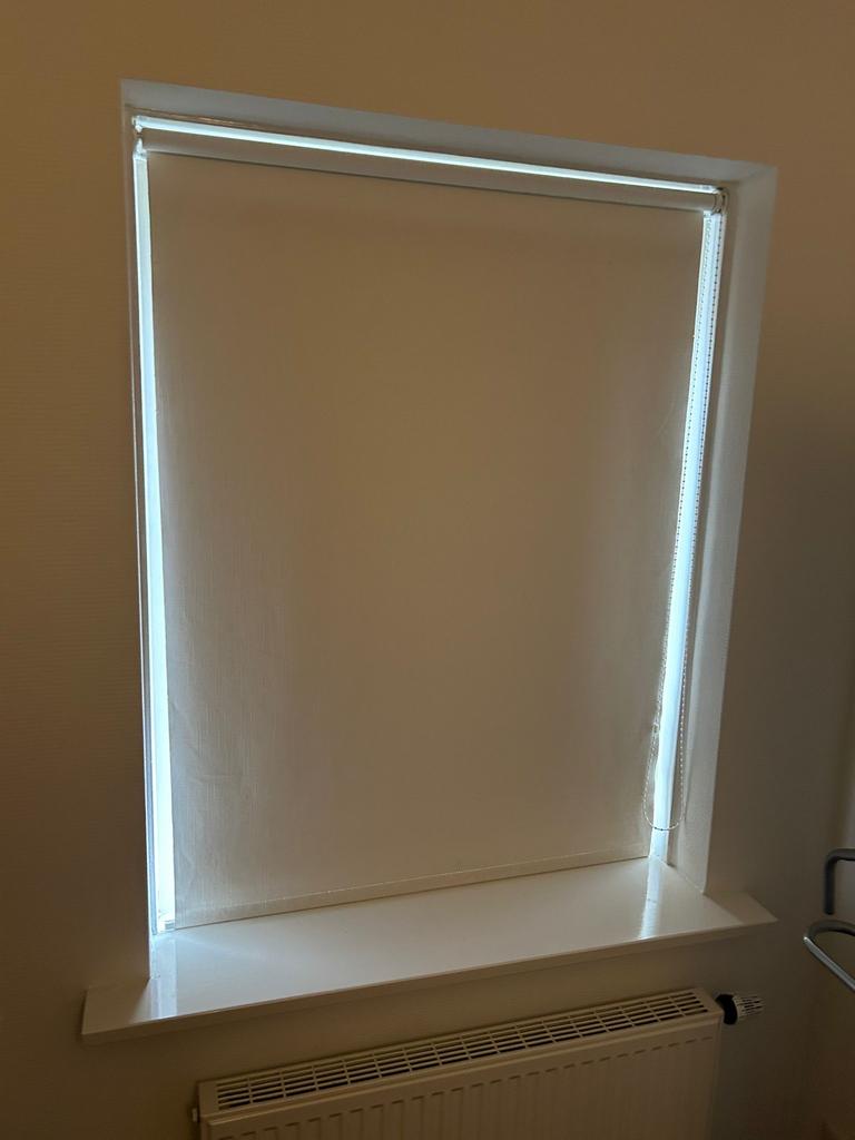 Verduisterend rolgordijn 125 x 95 cm, Huis en Inrichting, Stoffering | Gordijnen en Lamellen, Ophalen of Verzenden, Zo goed als nieuw