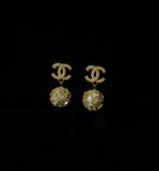 Cc pearl oorbellen, Verzenden, Zo goed als nieuw, Goud, Overige materialen