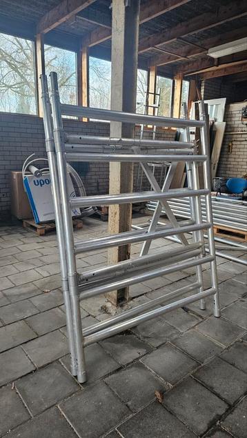 Altrex verstelbaar vouwframe 190-250 beschikbaar voor biedingen