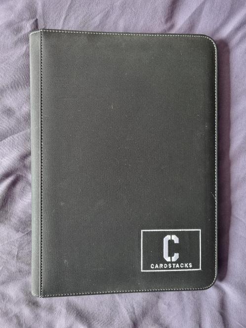 Cardstacks 9-pocket binder zwart, Hobby en Vrije tijd, Verzamelkaartspellen | Pokémon, Zo goed als nieuw, Overige typen, Ophalen of Verzenden
