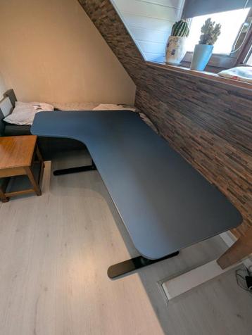Ikea Bekant - afbeelding 1