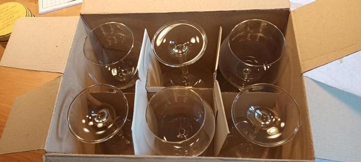 Doos met 6 MAGNUM WIJNGLAZEN. Royal Leerdam., Verzamelen, Glas en Borrelglaasjes, Zo goed als nieuw, Overige typen, Ophalen of Verzenden