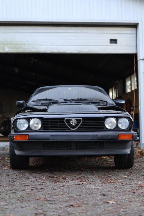 Alfa Romeo 2.5 GTV6, Auto's, Alfa Romeo, Bedrijf, GTV, Benzine, Coupé, Handgeschakeld, Zwart, Zwart, Leder en Stof, Achterwielaandrijving