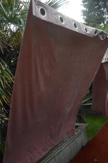 2 Oud roze velours gordijnen met ringen, 140 cm br. 190 cm l beschikbaar voor biedingen