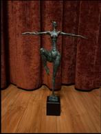 Mooi bronzen beeld van vrouw, Ophalen of Verzenden
