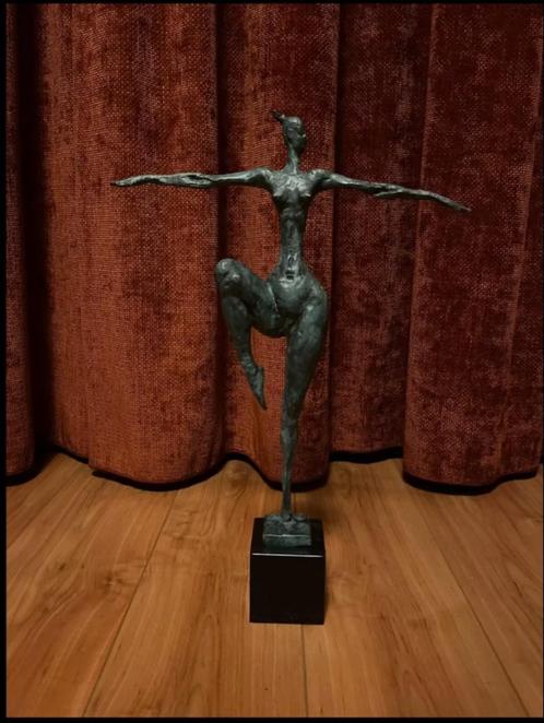 Mooi bronzen beeld van vrouw, Antiek en Kunst, Kunst | Beelden en Houtsnijwerken, Ophalen of Verzenden