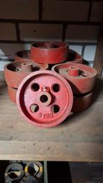 Gietijzeren wiel. Diameter 150 mm. Asgat 20  mm., Ophalen of Verzenden