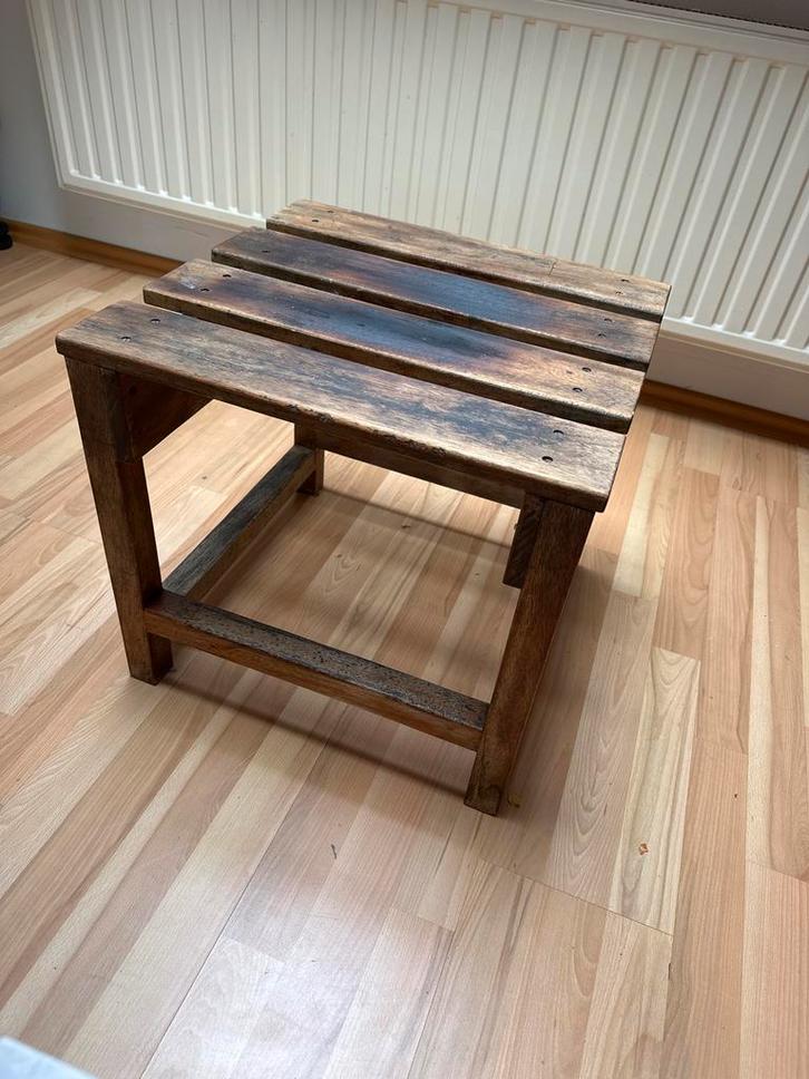 Houten Krukje met Rustieke Uitstraling, Huis en Inrichting, Krukjes, Gebruikt, Hout, Ophalen of Verzenden