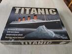 Titanic Het Bordspel - Universal Games, Hobby en Vrije tijd, Gezelschapsspellen | Bordspellen, Gebruikt, Universal Games, Ophalen of Verzenden