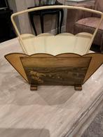 Antieke kranten bak, Ophalen