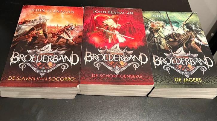 Broederband - John Flanagan, Boeken, Kinderboeken | Jeugd | 10 tot 12 jaar, Zo goed als nieuw, Ophalen of Verzenden
