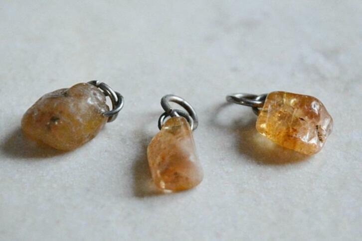 Goud Topaas hangers (03), Verzamelen, Mineralen en Fossielen, Ophalen of Verzenden