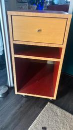 Rood kastje op wieltjes., Huis en Inrichting, Ophalen, Zo goed als nieuw, Hout