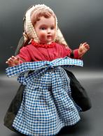 Vintage Pop Doll in Traditional Dutch Costume, Antiek en Kunst, Ophalen of Verzenden