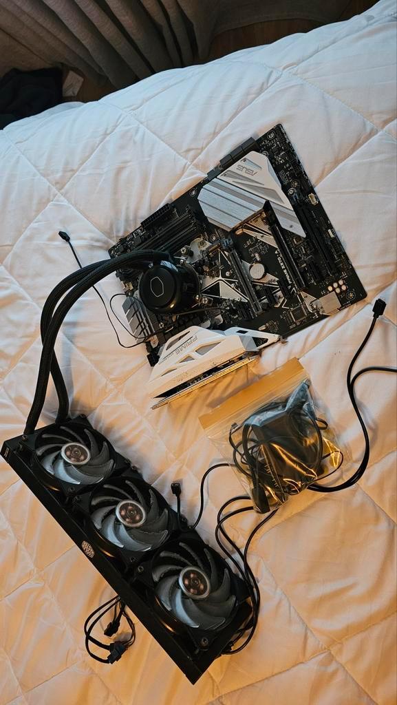 Asus Prime Z370A, Intel i7-8700K, Cooler Master Set, Computers en Software, Moederborden, Gebruikt, Intel, DDR4, Ophalen of Verzenden