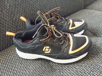 Veld schoenen. Maat 37 beschikbaar voor biedingen