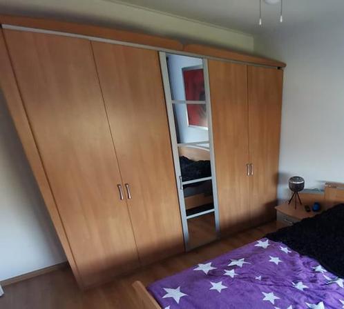 MOET WEG: GRATIS grote kledingkast met spiegel, Huis en Inrichting, Kasten | Kledingkasten, Gebruikt, 200 cm of meer, 50 tot 100 cm