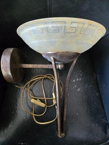 2 prachtige wandlampen met glazen kap. doorsnee 30 cm ,  beschikbaar voor biedingen