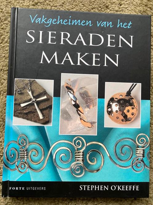 S. O'Keeffe - Vakgeheimen van het sieraden maken, Boeken, Overige Boeken, Zo goed als nieuw, Ophalen of Verzenden