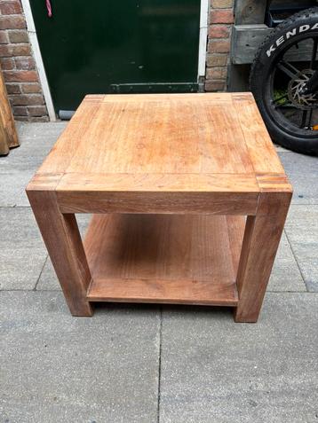 Teakhout bijzet tafel beschikbaar voor biedingen
