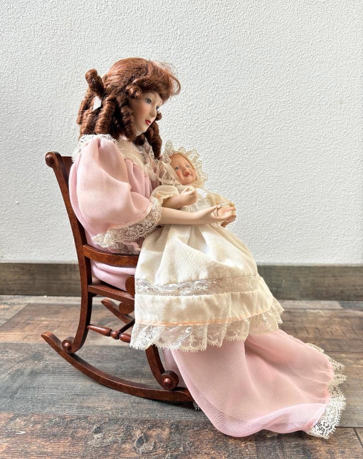 Sandra Kuck Pop Lullaby Baby Schommelstoel 36 cm 1989, Verzamelen, Poppen, Zo goed als nieuw, Pop, Ophalen of Verzenden