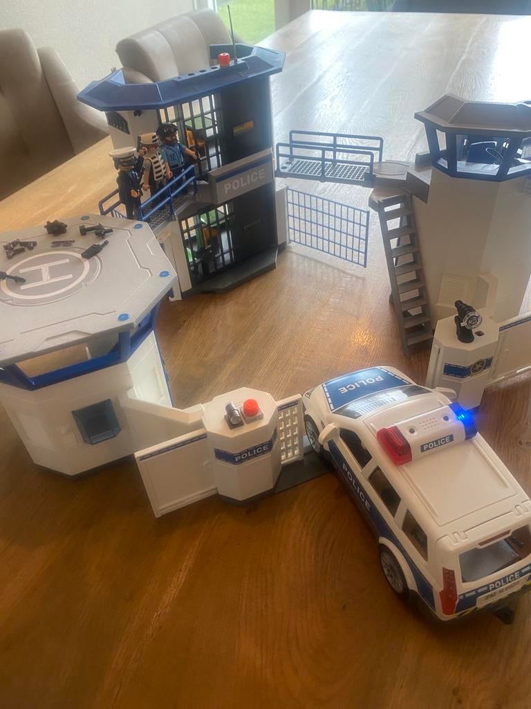 Playmobil politiebureau 6919 en politieauto 6920, Ophalen, Zo goed als nieuw