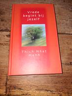 Thich Nath Hanh - Vrede begint bij jezelf, Boeken, Ophalen of Verzenden, Zo goed als nieuw, Thich Nath Hanh