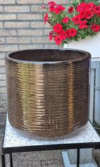 Grote plantenbak - bloempot
,      handgedraaide terracotta, Ophalen, Steen, Rond, Zo goed als nieuw