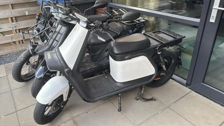 Yadea Y1S  bouwjaar 2023 met DUBBELE ACCU., Fietsen en Brommers, Snorfietsen en Snorscooters, Gebruikt, Overige merken, Elektrisch