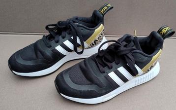 Leuke nagenoeg nieuwe Adidas Sneakers dames mt 38 beschikbaar voor biedingen
