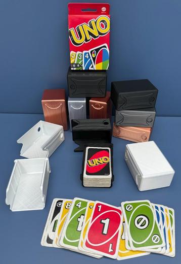 UNO spel NIEUW + opbergbox beschikbaar voor biedingen