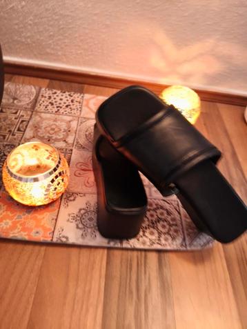 Vintage leren sandalen  beschikbaar voor biedingen