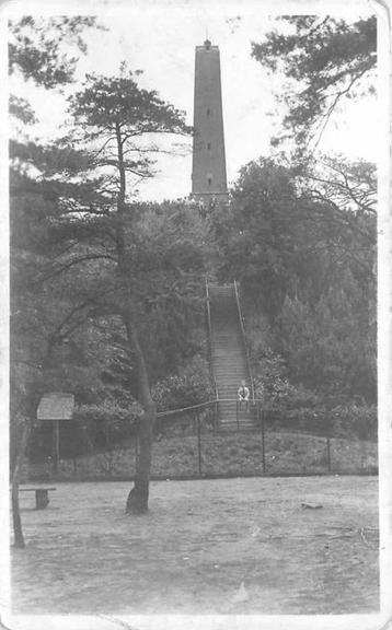(377-655-017) Austerlitz Pyramide beschikbaar voor biedingen