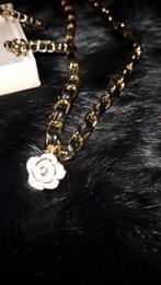 Ketting en oorbellen  en horloge, Ophalen of Verzenden