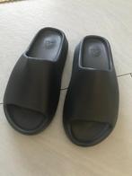 Yeezy slippers, Ophalen of Verzenden, Overige maten, Zwart, Yeezy