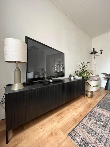 Woood Gravure dressoir tv meubel zwart grenenhout beschikbaar voor biedingen