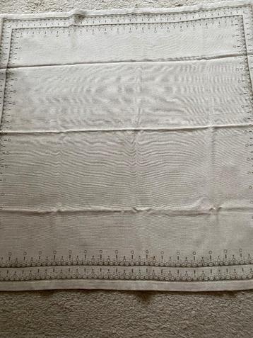 tafelkleed, vierkant 110 bij 110 cm beschikbaar voor biedingen