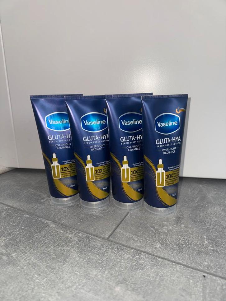 Vaseline Gluta-Hya Serum Burst Lotion - Nieuw! 4 tubes, Sieraden, Tassen en Uiterlijk, Uiterlijk | Lichaamsverzorging, Nieuw, Bodylotion, Crème of Olie