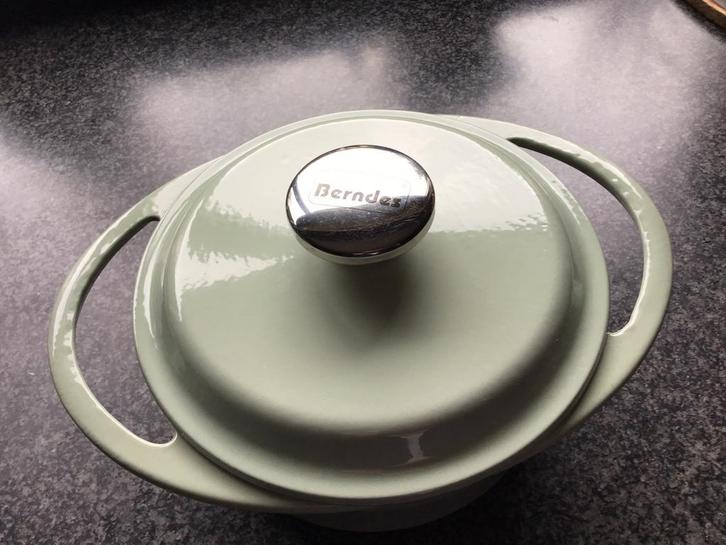 “BERNDES” GEËMAILLEERD GIETIJZEREN BRAADPAN Ø 20 cm-2.4 L, Huis en Inrichting, Keuken | Potten en Pannen, Ophalen of Verzenden