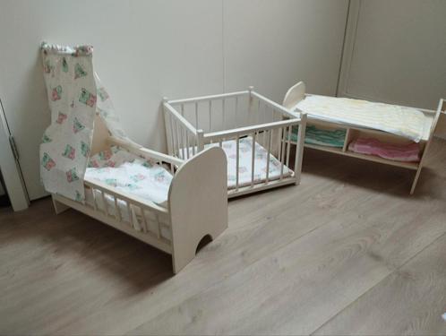 Poppen bed, commode en boxje, Kinderen en Baby's, Speelgoed | Poppen, Ophalen