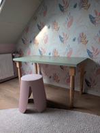 Leuk groen kinderbureau - IKEA blad, Karwei poten, Ophalen, Groen