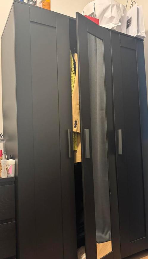 GRATIS zwarte ikea kast, Huis en Inrichting, Kasten | Kledingkasten, Gebruikt, 150 tot 200 cm, 100 tot 150 cm, 25 tot 50 cm, Met deur(en)