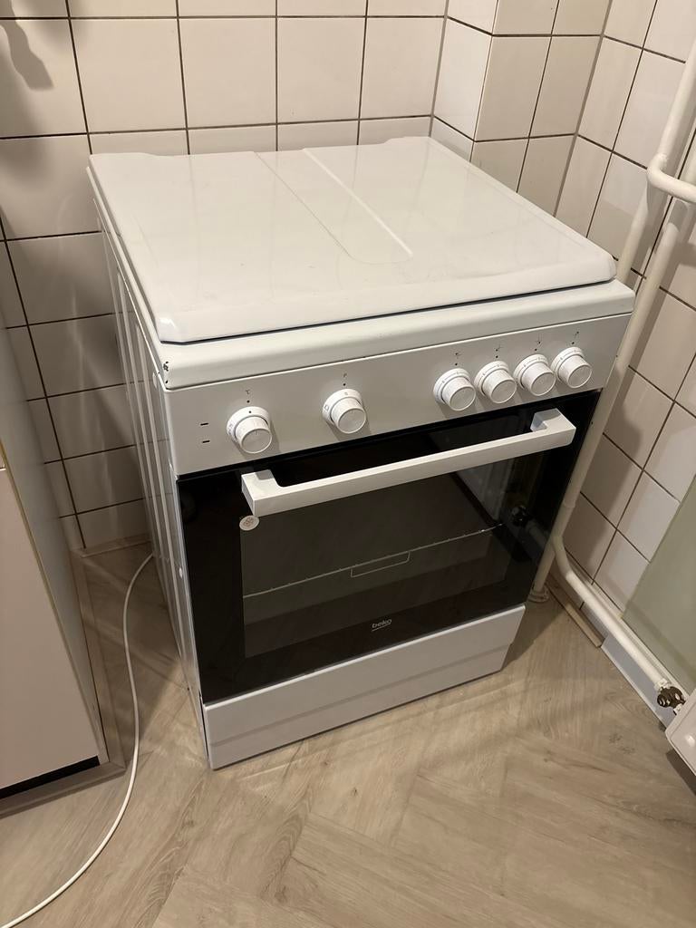 Beko elektrisch kookfornuis, Weinig gebruikt, nette staat, 45 tot 60 cm, Gebruikt, Oven, Hete lucht